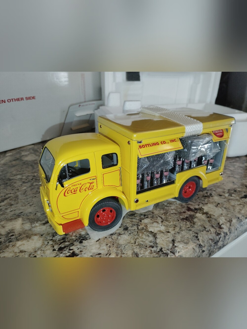 New Coca Cola Yellow Delivery Bottle Truck with Red Wheels - Picture 3 of 7